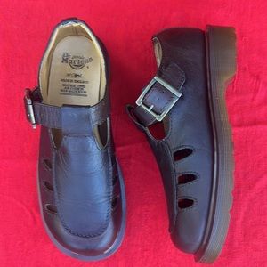 🏴󠁧󠁢󠁥󠁮󠁧󠁿 Vintage Dr. Martens MIE T-Strap Cut Out Mary Jane Loafers UK 5